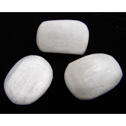 Selenite tumbled stone 15-20mm