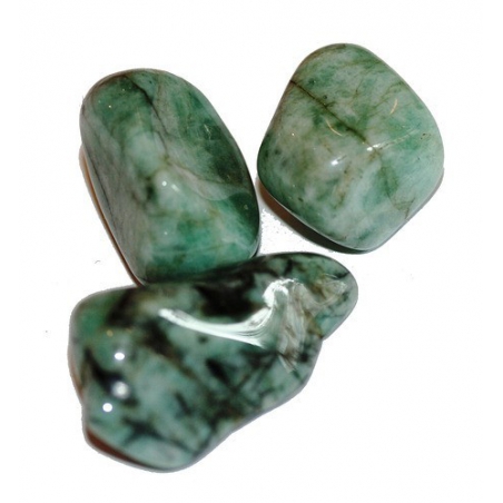 Emerald tumbled stone 15-20mm