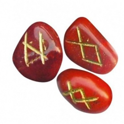 Runensteine aus rotem Jaspis