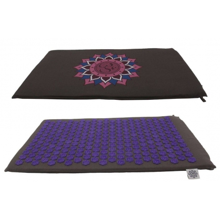 Le tapis d'acupression violet avec Ohm Lotus